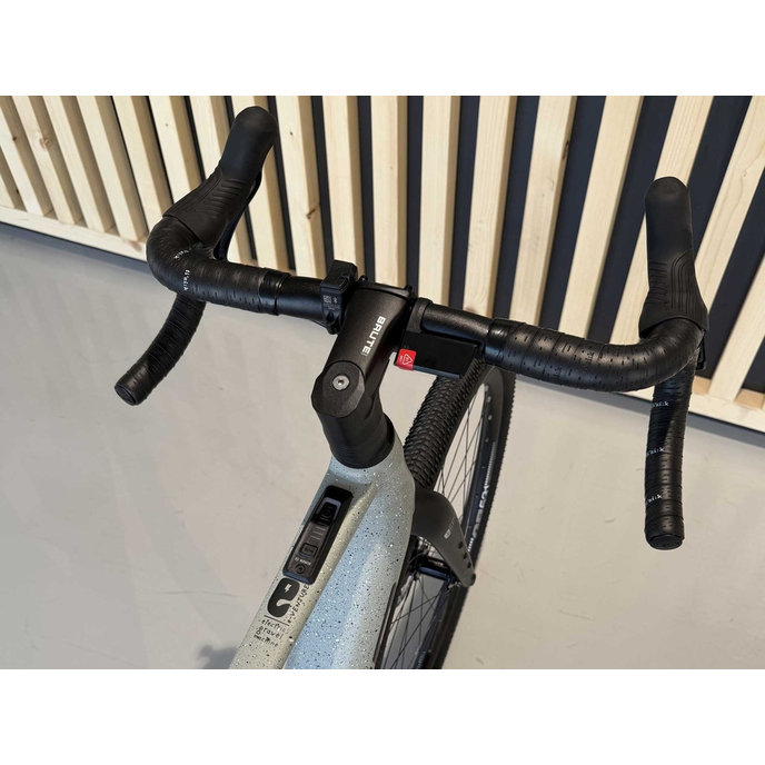 Gravelový elektrobicykel GRAVEL VENTURE E DROP