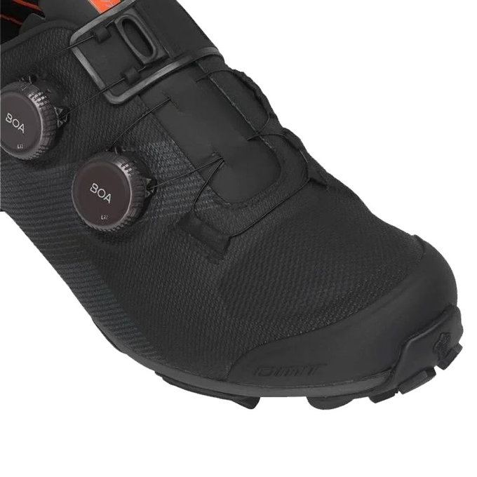 Cyklistické tretry pre MTB a gravel s karbónovou podrážkou DMT KM0 EVO