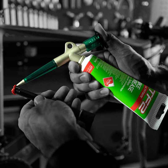 Plniaca pištoľ + TF2 mazací tuk 125 ml