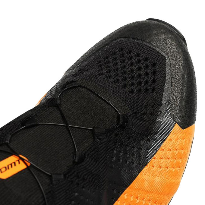 Horské cyklistické tretry s karbónovou podrážkou a BOA systémom DMT KM1