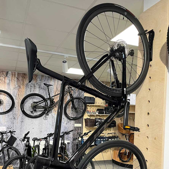 Držiak bicykla na stenu za predné koleso